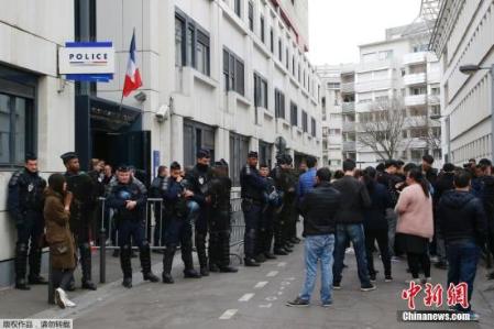 自刘少尧事件发生以来,生活在巴黎的华人持续开展抗议警察暴力执法的
