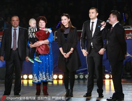 组图:新疆男篮夺冠庆典 往昔教练、球员同贺