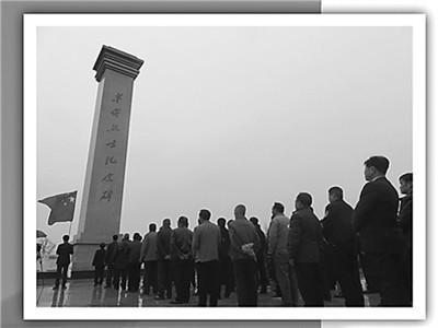 山西省万荣县群众为32名无名烈士寻找亲人