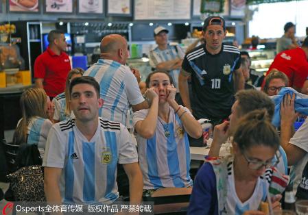 组图：阿根廷0-3完败克罗地亚 阿根廷球迷难以置信【2】